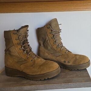 US Army 8.5 Wide Combat Boots Coyote Hot Weather suede and Cordura upper Vibram